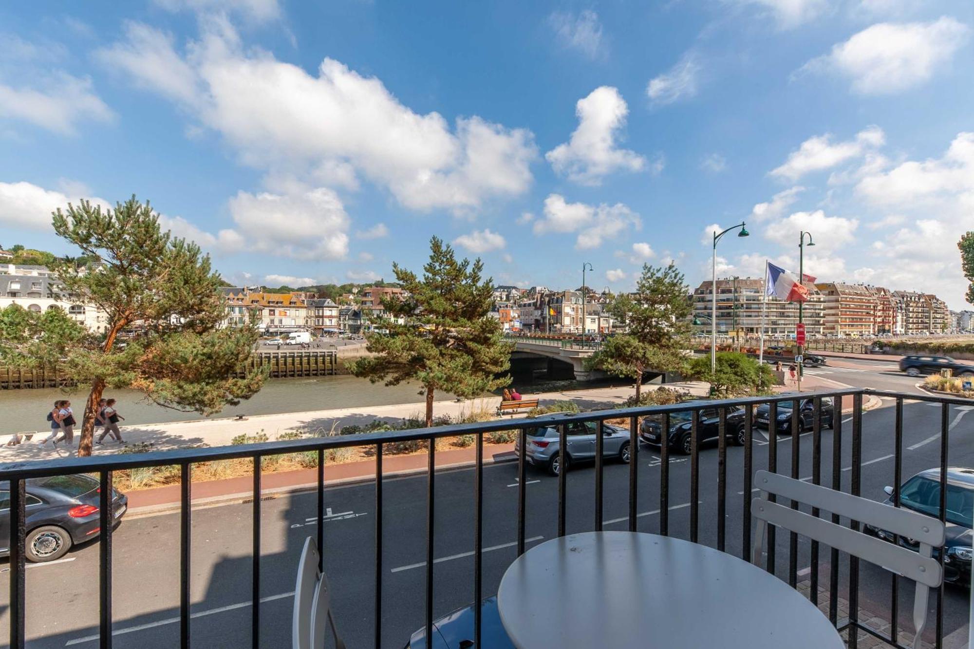 Studio Sleeps 4 With Terrace, 500M Place Morny Deauville Zewnętrze zdjęcie